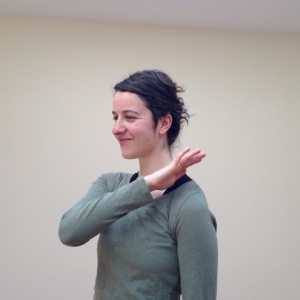 Selbstmassage: Schulter-Klopfmassage, Raum für Bewusstsein, Sabine Zasche.